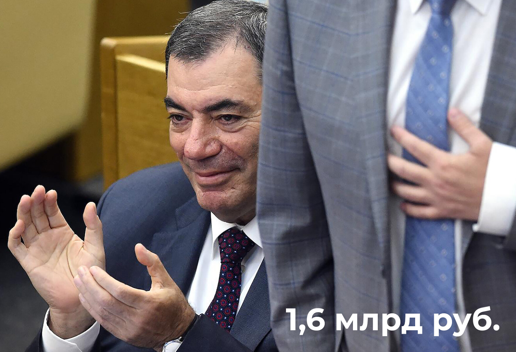 <p><strong>Леонид Симановский</strong></p>

<p><strong>&laquo;Единая Россия&raquo;</strong></p>

<p>Единоросс и депутат Госдумы занял 85 место в рейтинге богатейших российских бизнесменов по версии Forbes. Он начал свою трудовую деятельность еще в 1979 году, став заместителем управляющего трестом &laquo;Куйбышевтрубопроводстрой&raquo;, который возглавлял отец миллиардера Леонида Михельсона. По данным Forbes, Симановскому принадлежит 1,6% акций &laquo;Новатэка&raquo;. С 2003 года Симановский депутат Госдумы (IV, V, VI и VII созывов). Он заместитель председателя комитета по бюджету и налогам.&nbsp;Согласно данным декларации, владеет двумя участками в Московской области: 1298 и 1100 квадратных метров. А также двумя домами в том же регионе: 497 и 362,9 квадратных метров. Еще у единоросса есть два &laquo;Мерседеса&raquo;, два прицепа и два катера. На банковских счетах у него лежит 5,5 млрд рублей. Вместе с Леонидом Михельсоном владеет холдингом &laquo;Левит&raquo;.&nbsp;</p>